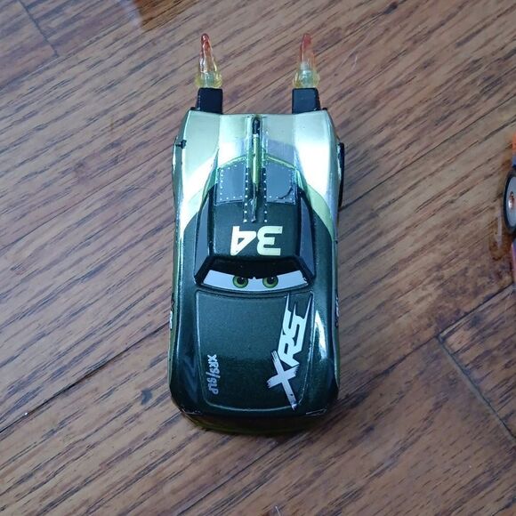 DISNEY   - Picture 2 of 7